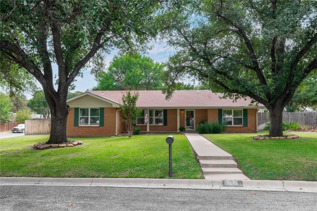 1611 16th Street, Brownwood