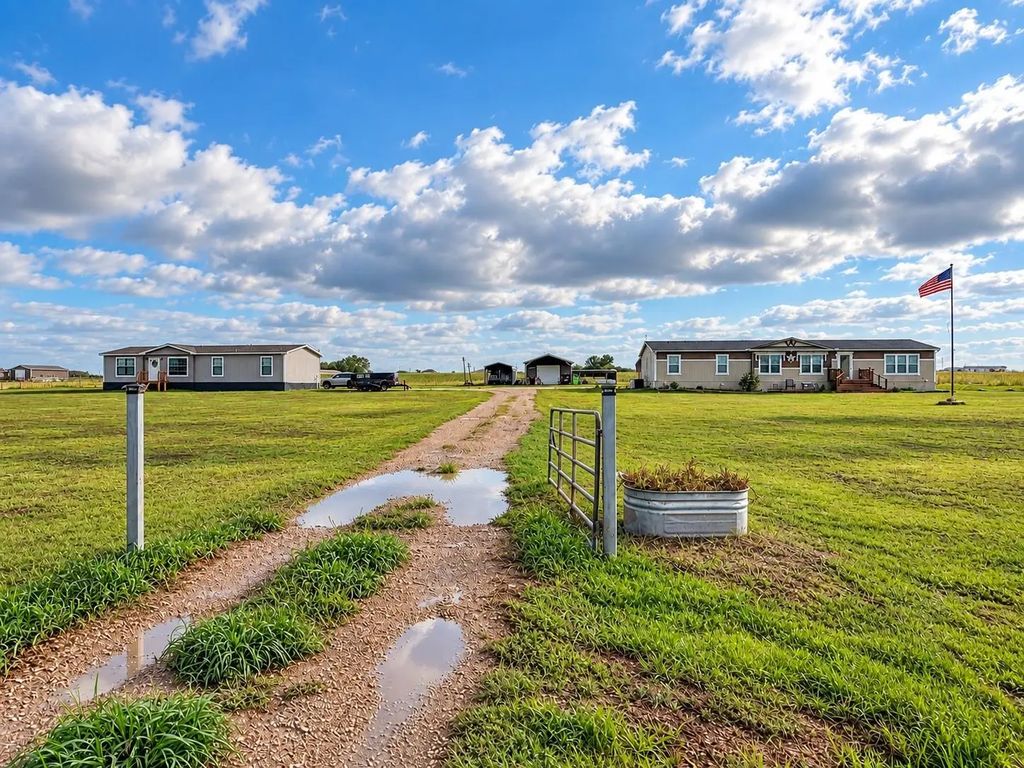 8832 N Us Highway 69, Celeste