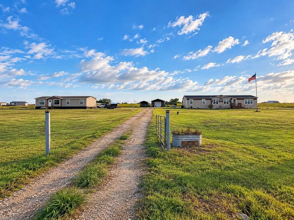 8832 N Us Highway 69, Celeste