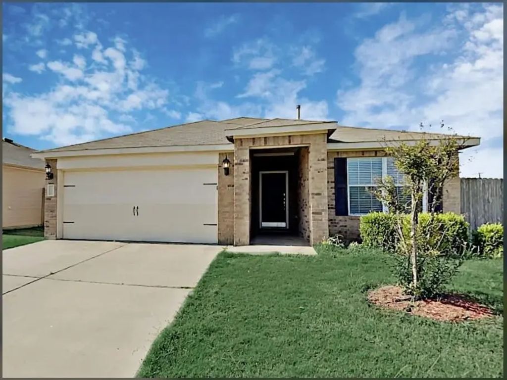 741 Lazy Crest Drive, Fort Worth