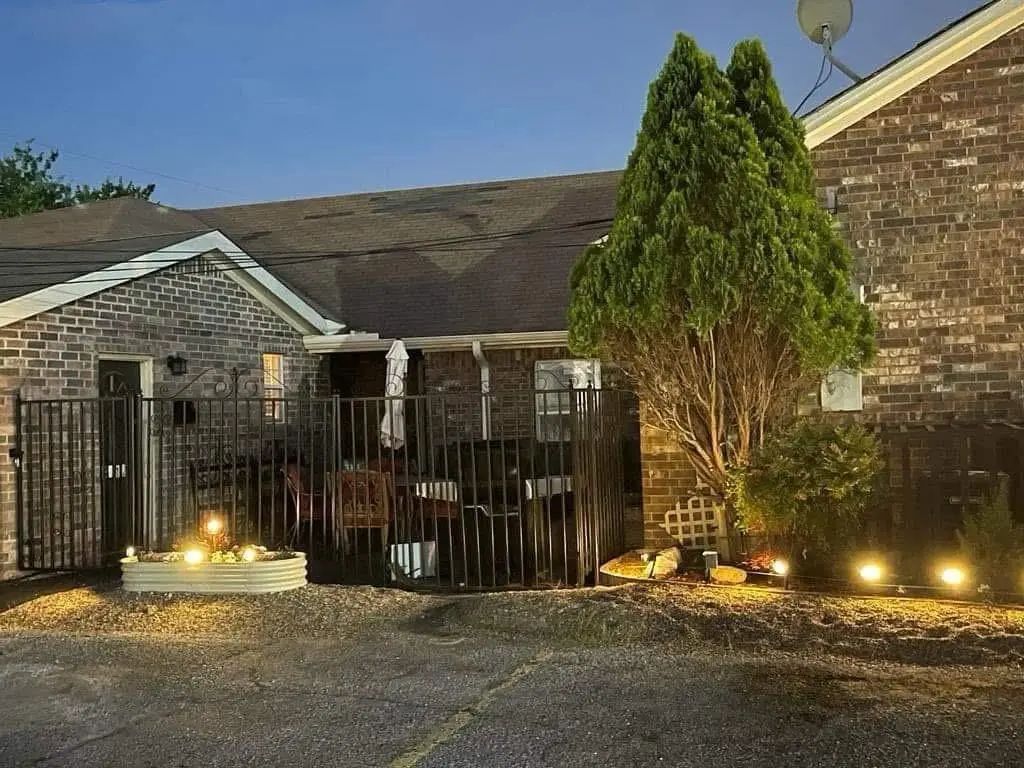 2340 N Chandler Drive E, Fort Worth