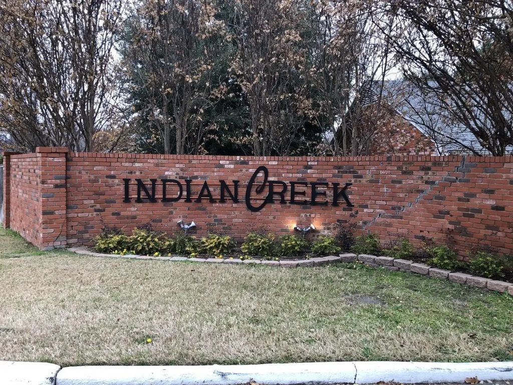903 Roaring Springs Road, Fort Worth