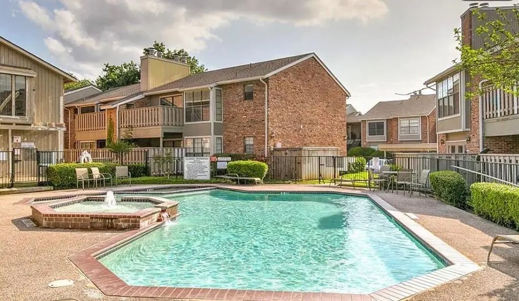2700 Silver Creek Drive 166, Arlington