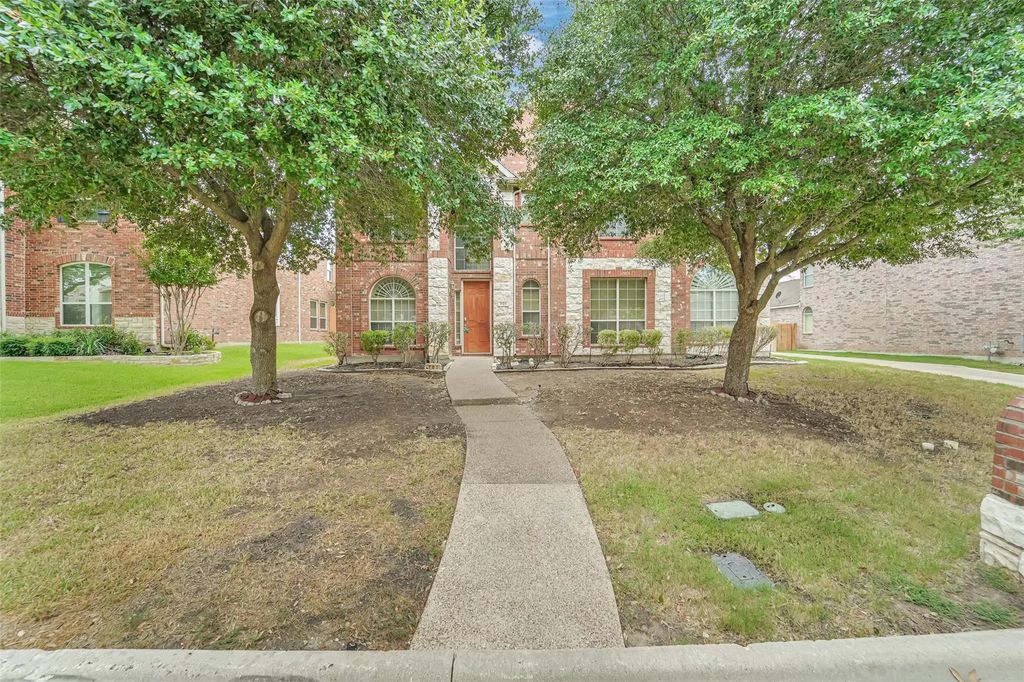 701 Walnut Bend Drive, Mansfield