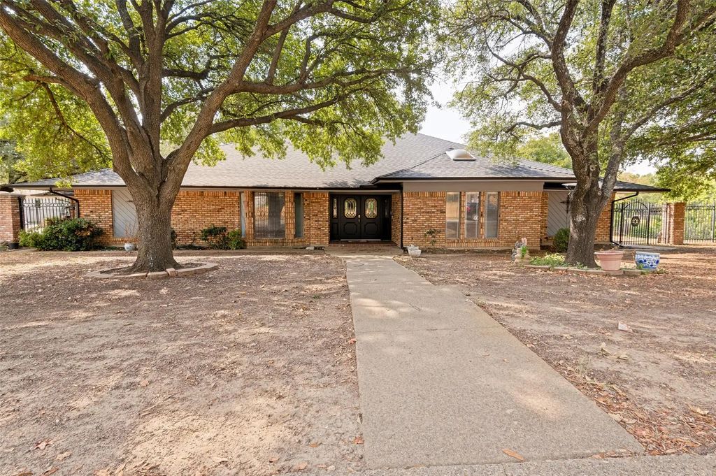 2104 Teakwood Trace, Fort Worth