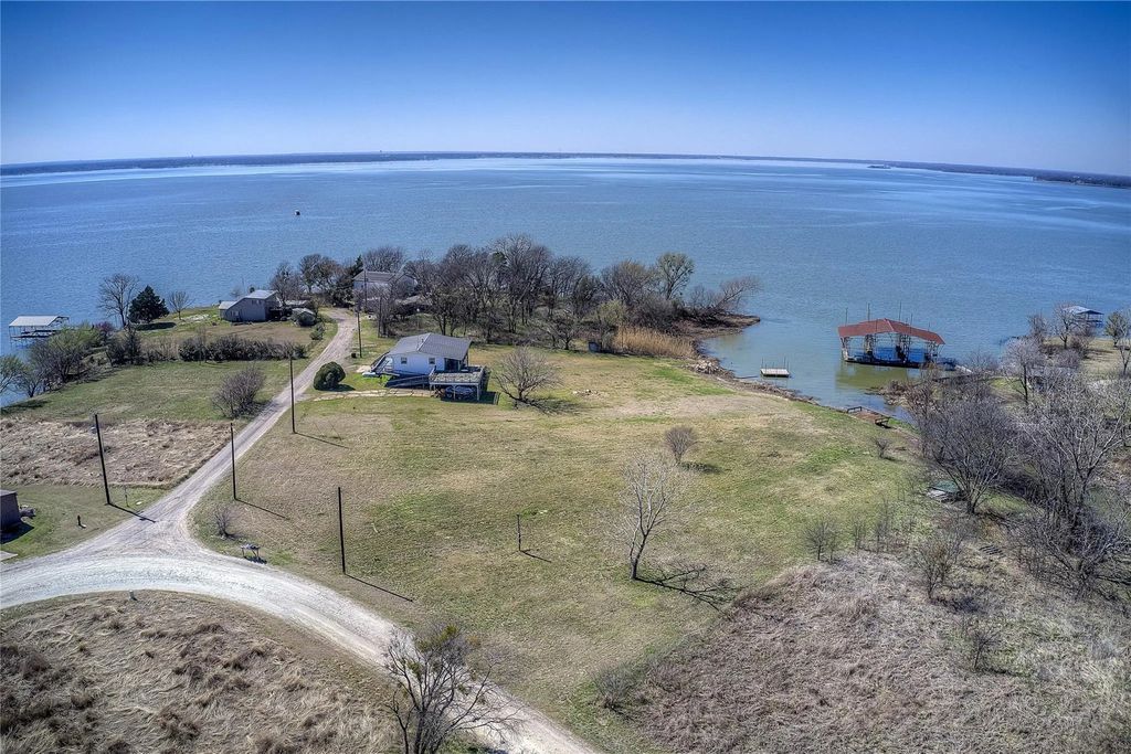 3892 Thunder Point Drive, Lone Oak