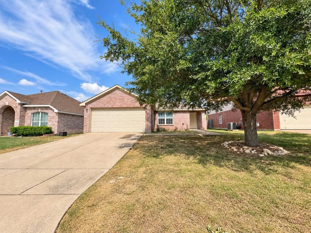 4604 Cool Ridge Court, Fort Worth