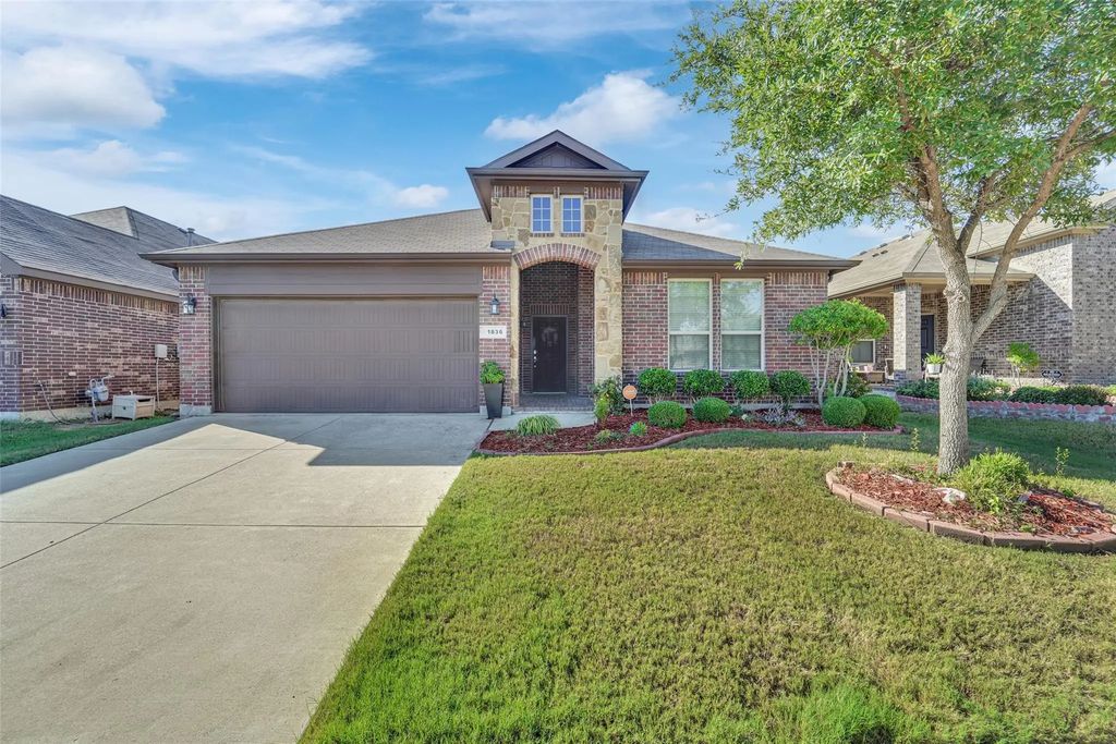 1836 Velarde Road, Fort Worth