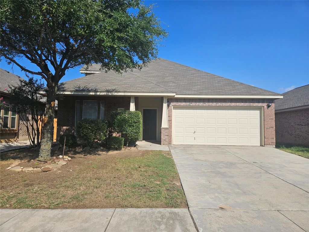 4260 Sweet Clover Lane, Fort Worth