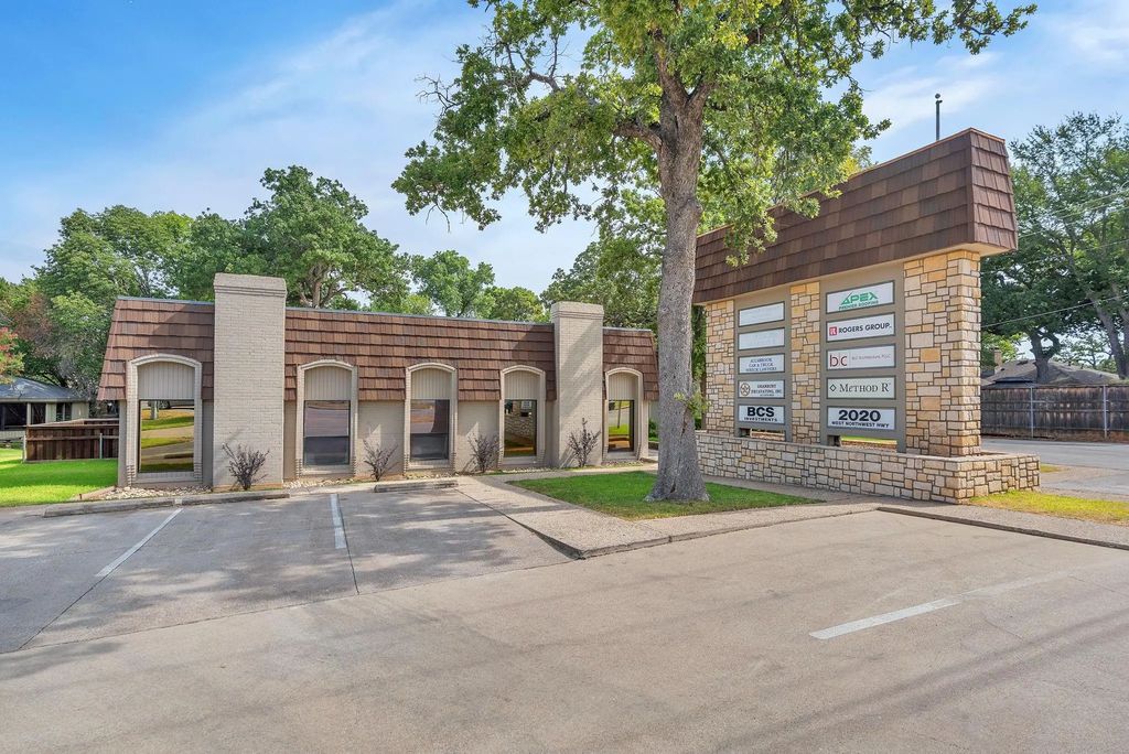 2020 W Northwest Highway 116, Grapevine