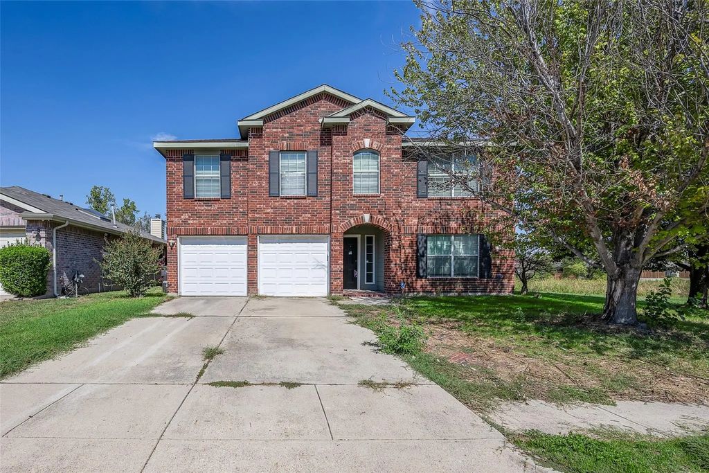 812 Jockey Club Lane, Fort Worth