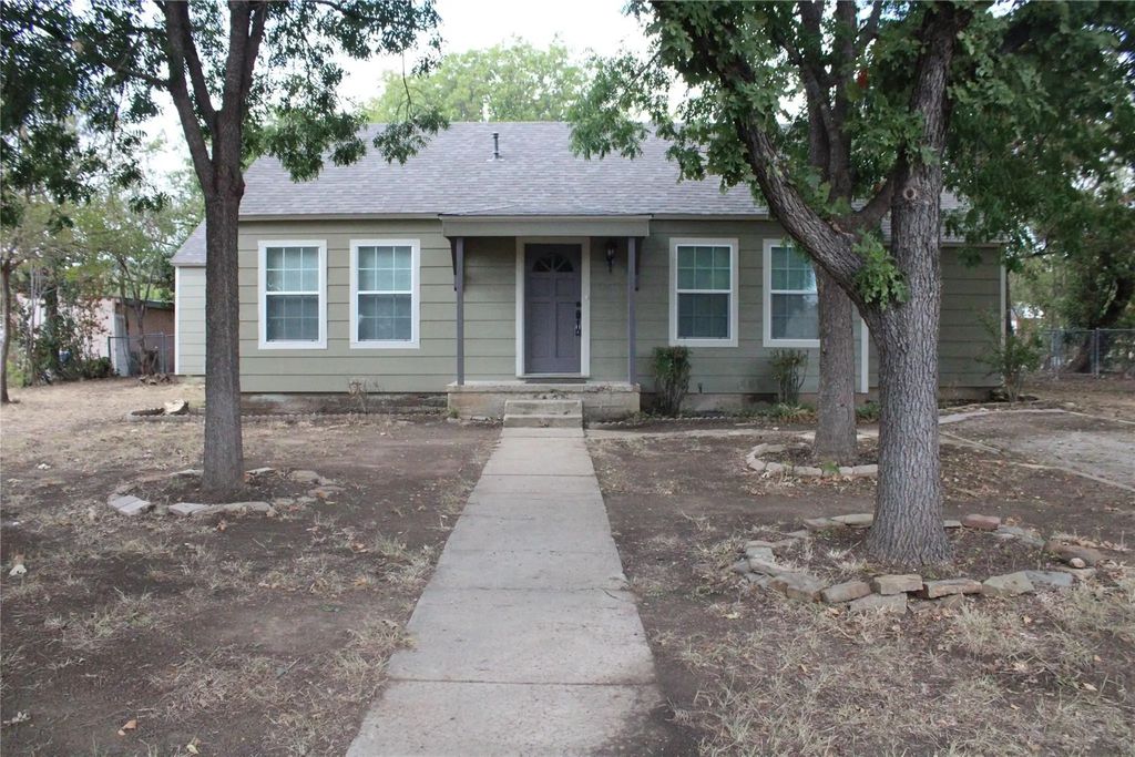 1021 Santa Clara Dr, Brownwood