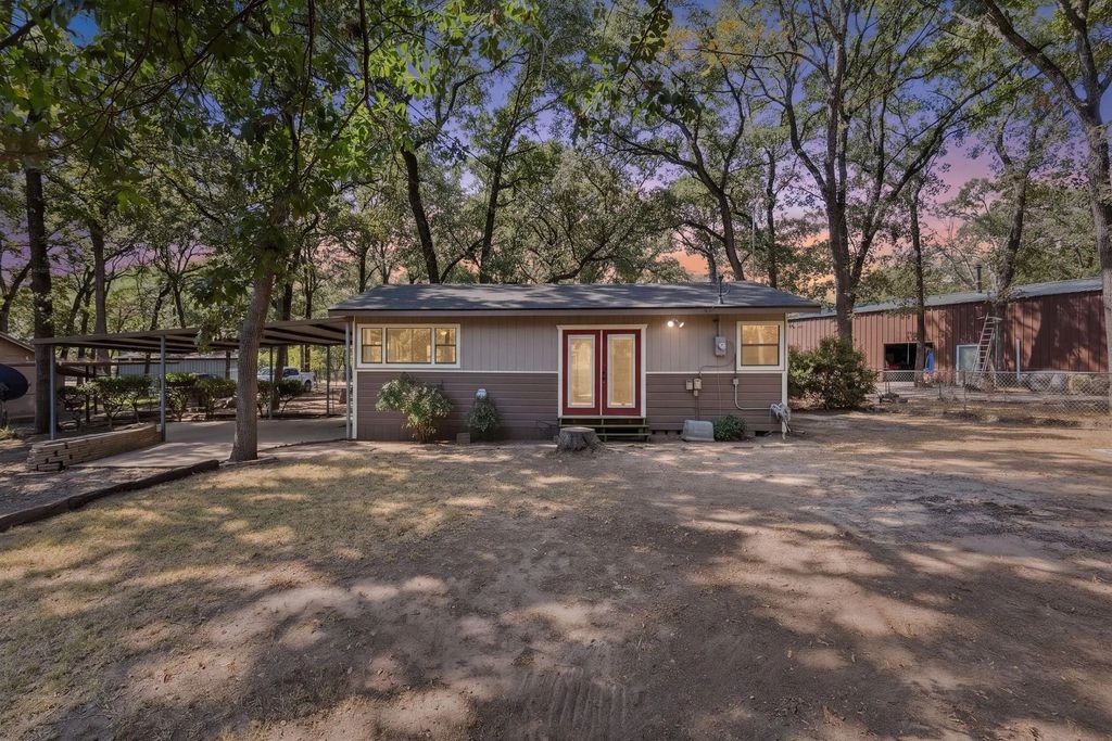 7160 County Road 3516, Quinlan