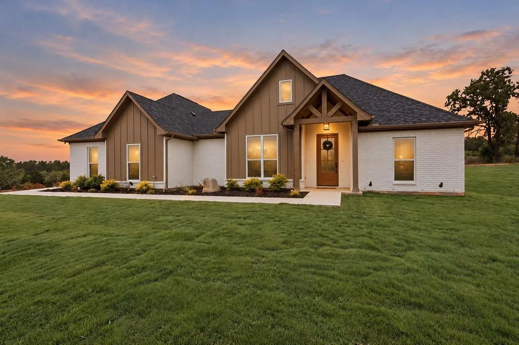 124 Norene Lane, Weatherford