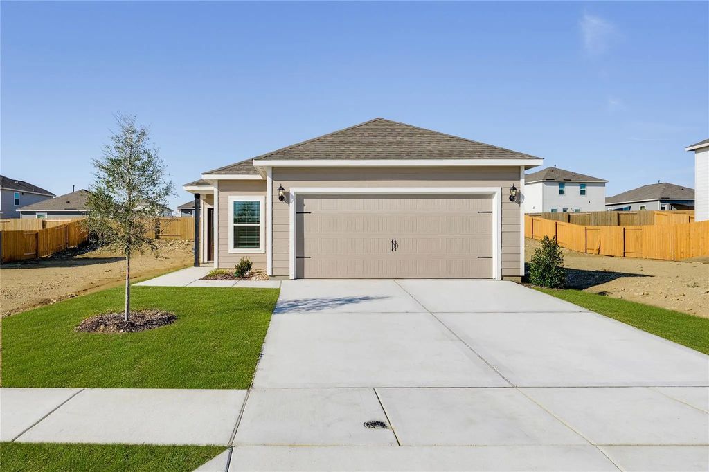 8404 White Wolf Trail, Ponder