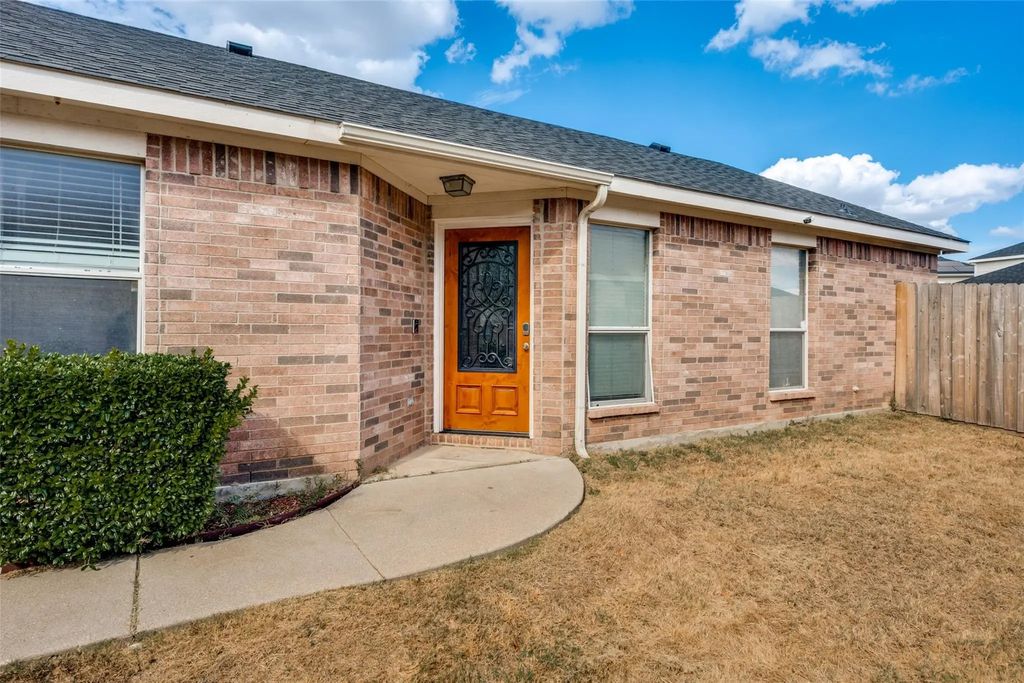 909 Honey Locust Lane, Crowley
