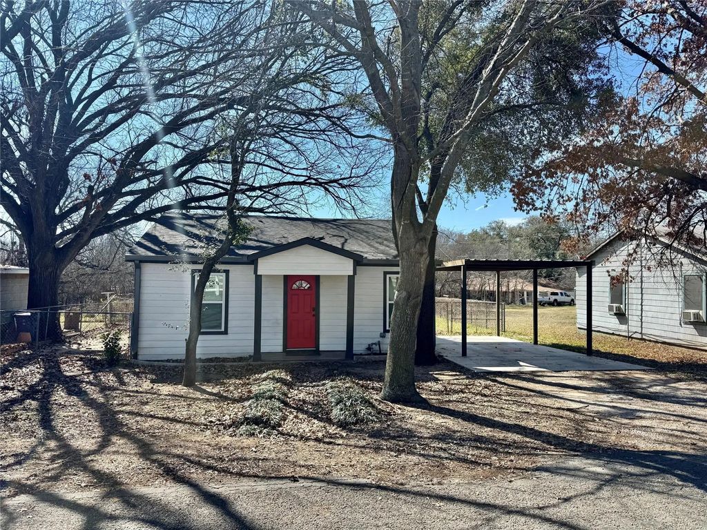 113 W Arnold Street, Granbury