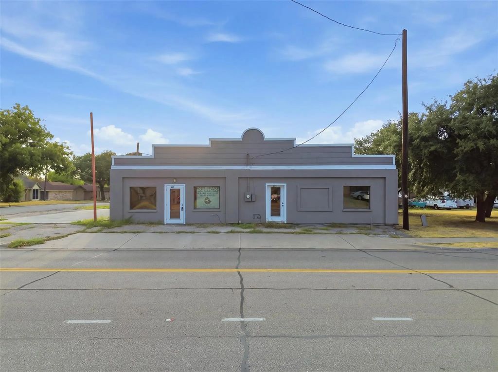 625-627 S Rogers Road, Irving
