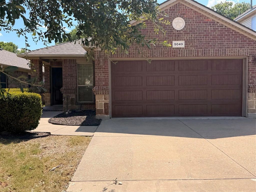 5049 Britton Ridge Lane, Fort Worth