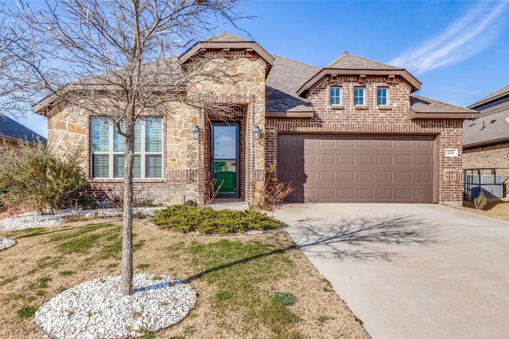 229 Dakota Drive, Waxahachie