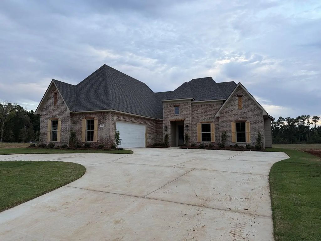 304 Coyote Run, Haughton