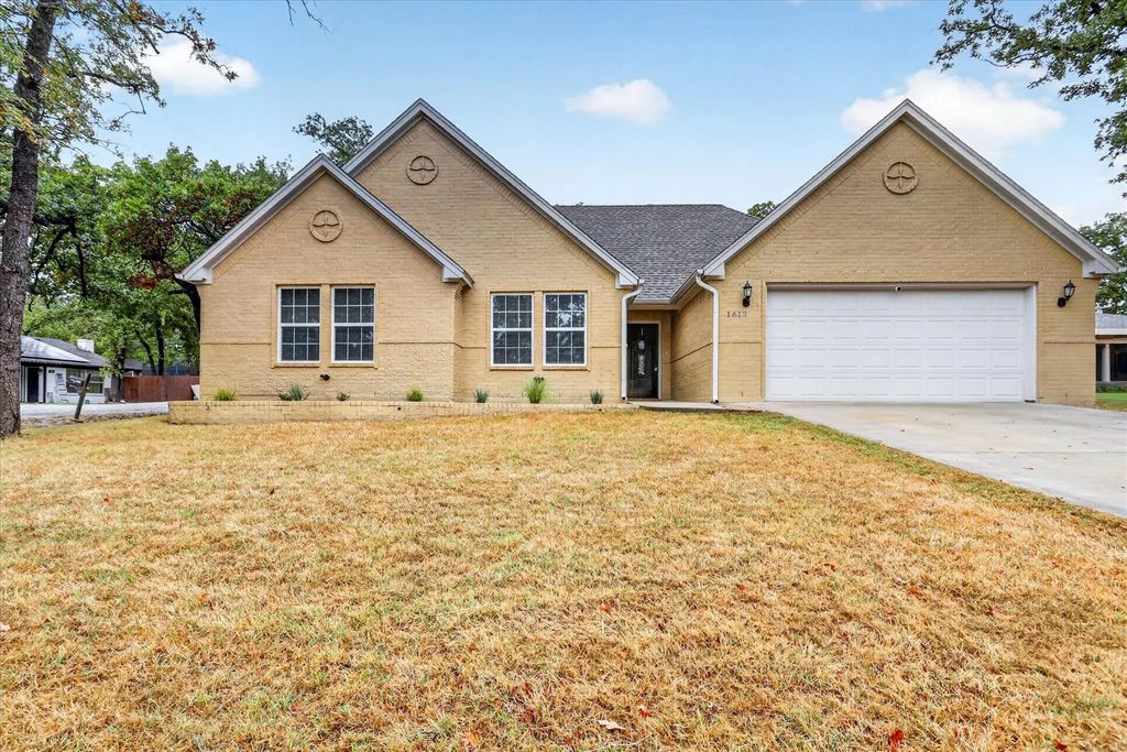1612 Tanglewood Drive, Azle
