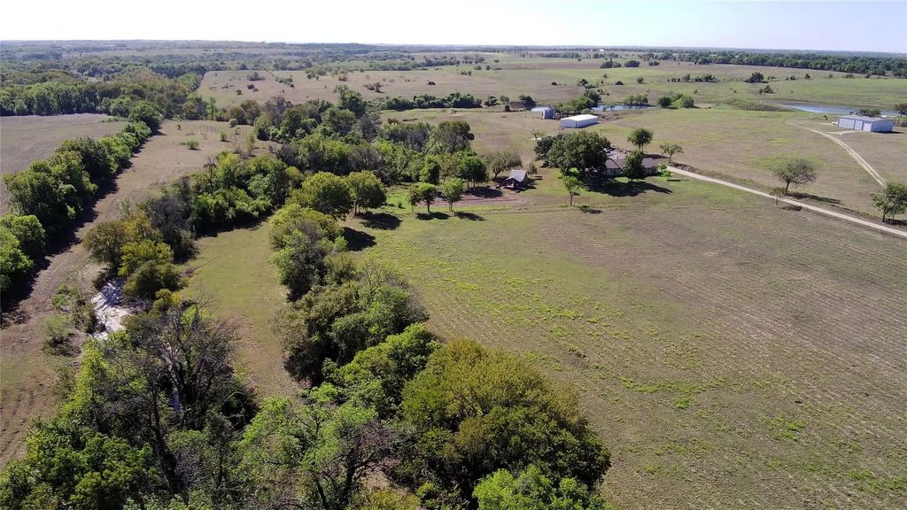 2379 Spring Valley Road, Lorena