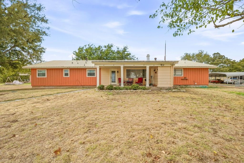 1276 Fm 3003, Graham