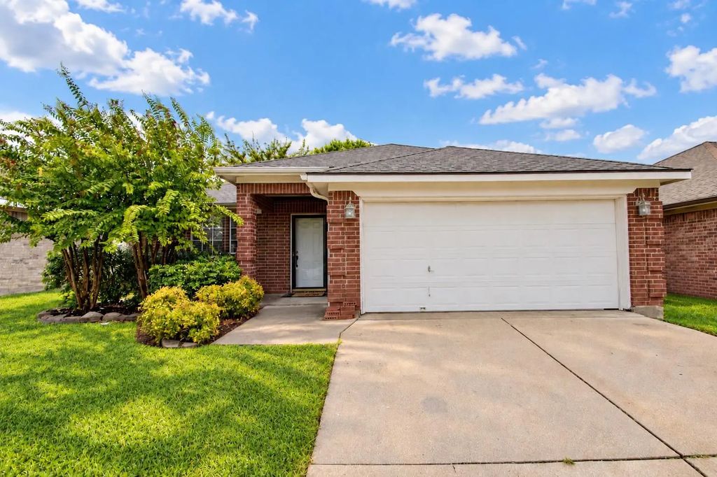6917 Coldwater Canyon Road, Fort Worth