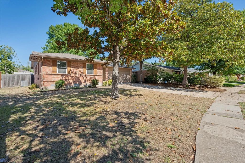 8819 Graywood Drive, Dallas