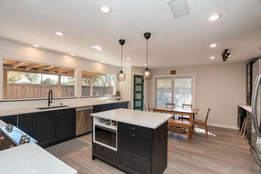 2116 Oak Brook Drive, Richardson
