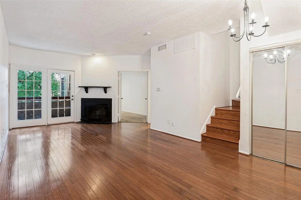 5550 Spring Valley F22, Dallas