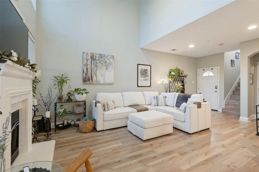 604 Jamboree Way, Euless