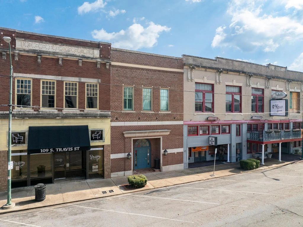 111 S Travis Street, Sherman