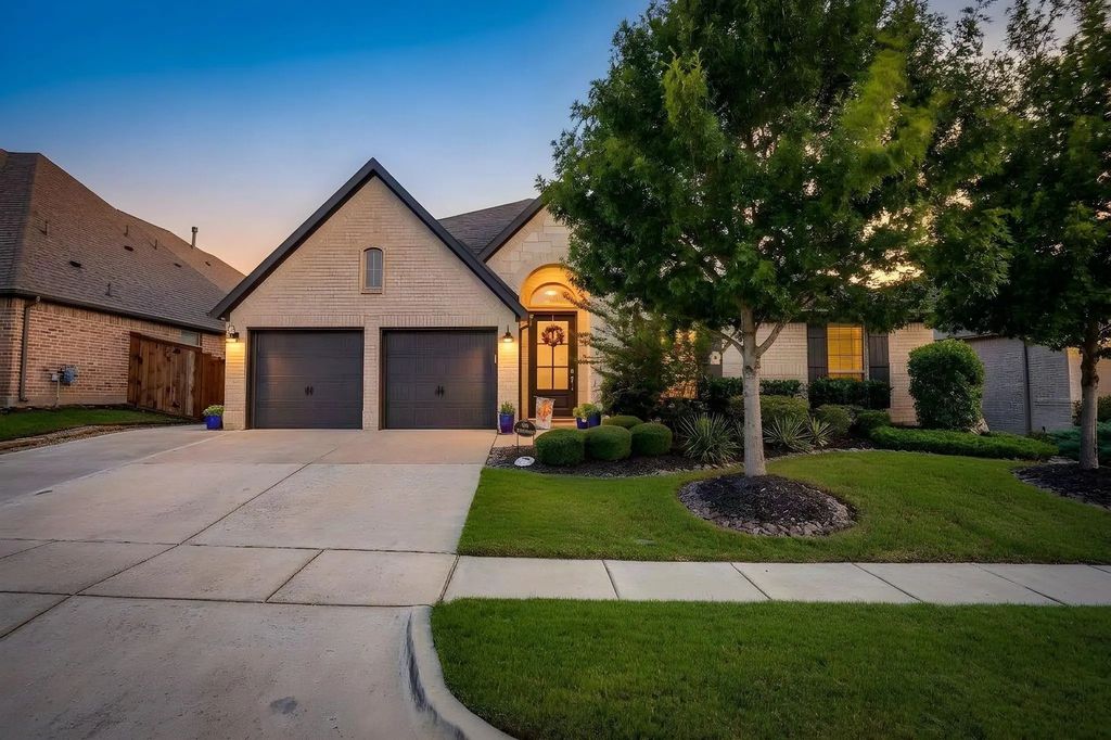 3917 Redbud Drive, Aubrey