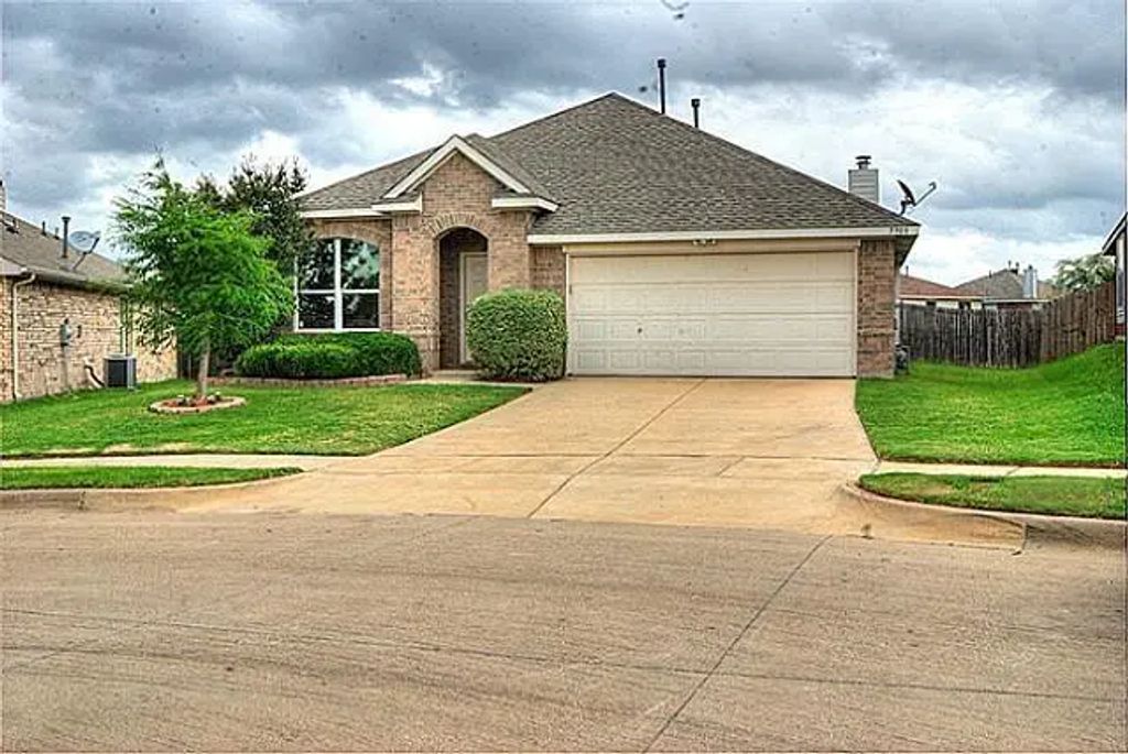 5908 Pacers Lane, Fort Worth