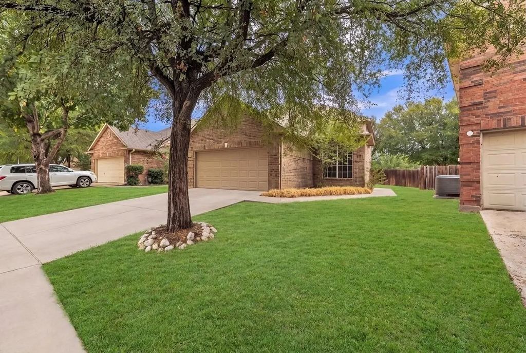 5448 Pecan Creek Circle, Fort Worth