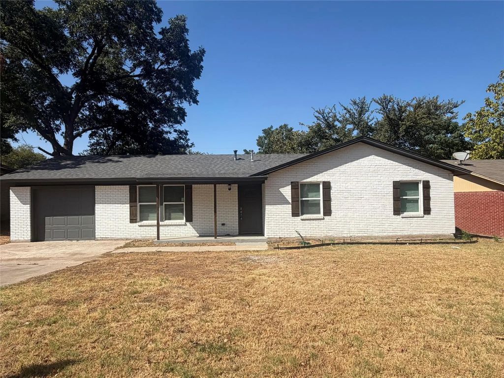 4729 Leonard Street, Forest Hill