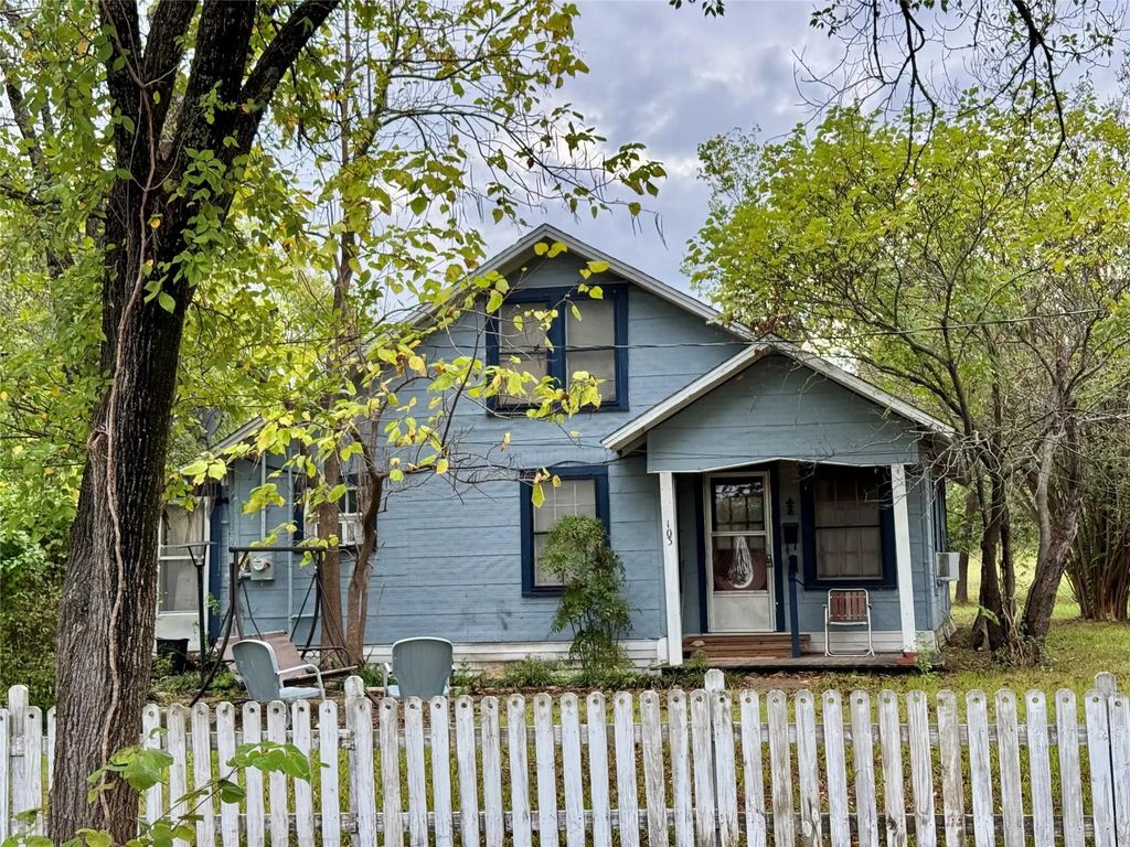 103 S Center Street, Bonham