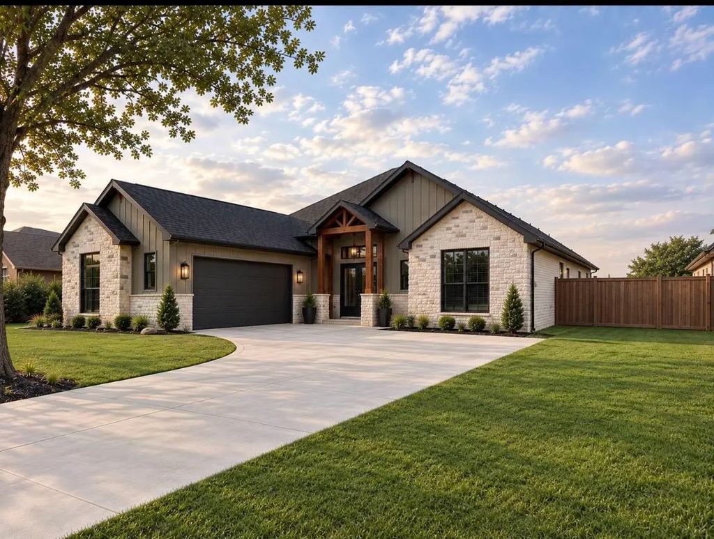 10004 Stoneleigh Drive, Benbrook