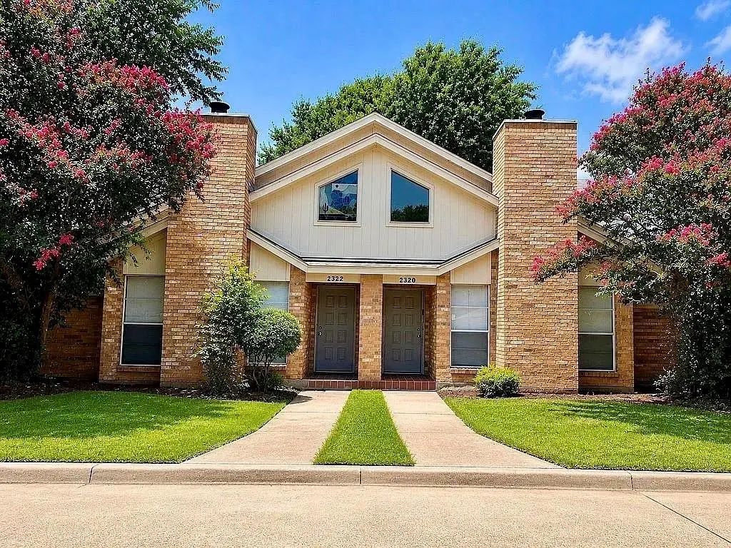 2322 Summer Place Drive, Arlington