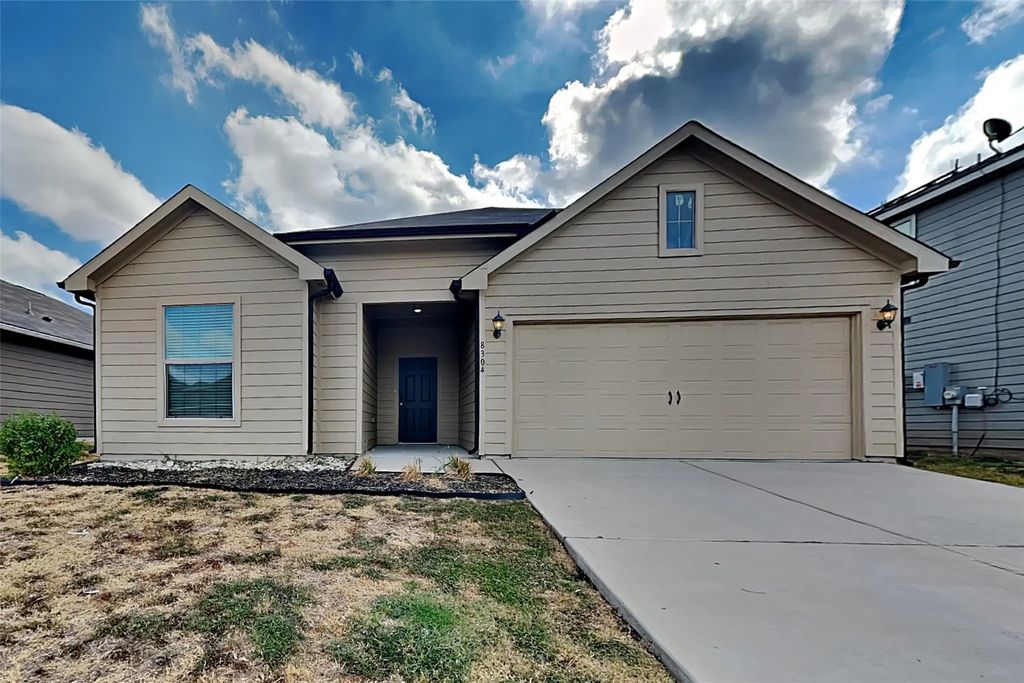 8304 Smokey Creek Pass, Fort Worth