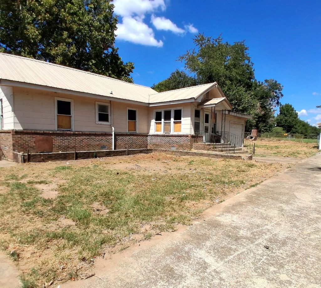 1103 Se 3rd, Antlers