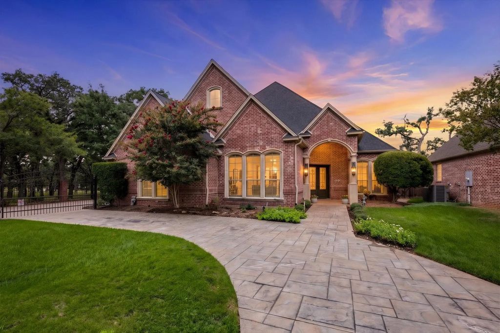 2726 Country Club Road, Pantego