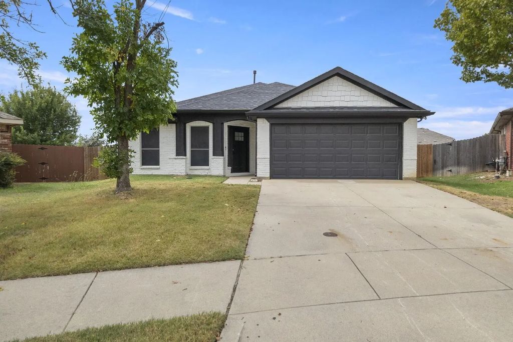 8275 Horse Whisper Lane, Fort Worth