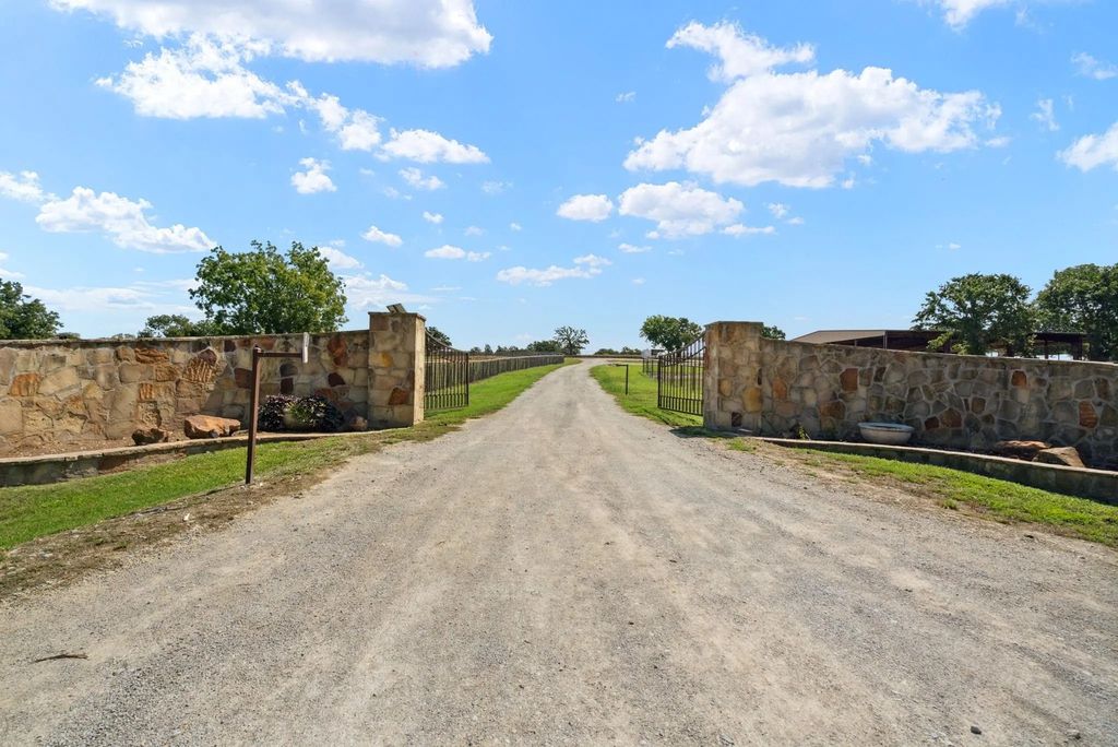 2710 Advance Road, Weatherford