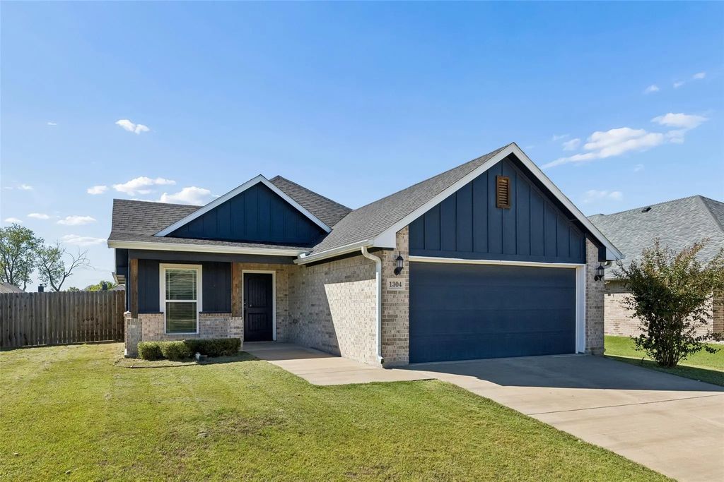 1304 Saratoga Drive, Sherman