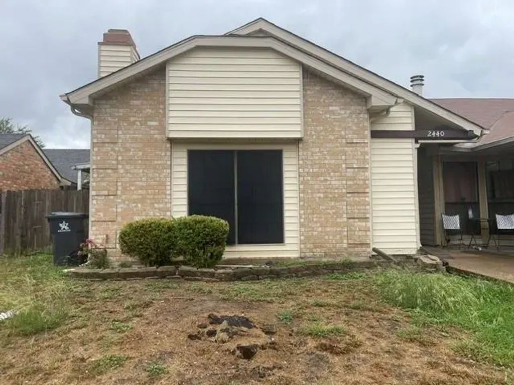 2440 Sunflower Drive, Arlington