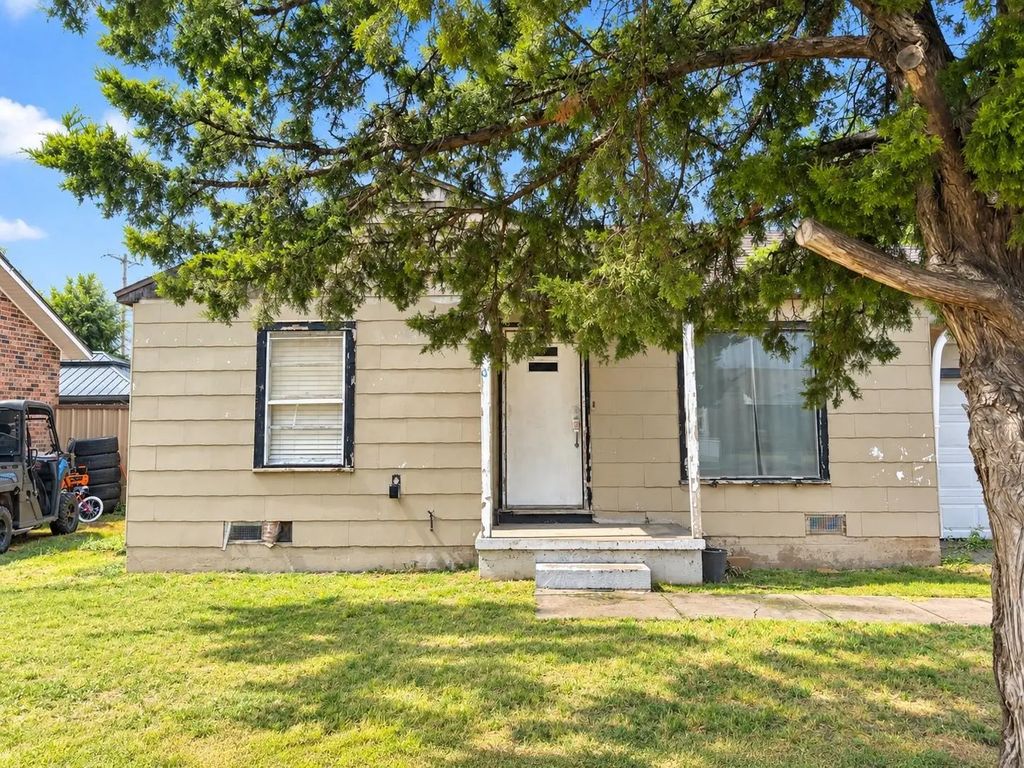 818 Avenue P, Sunray