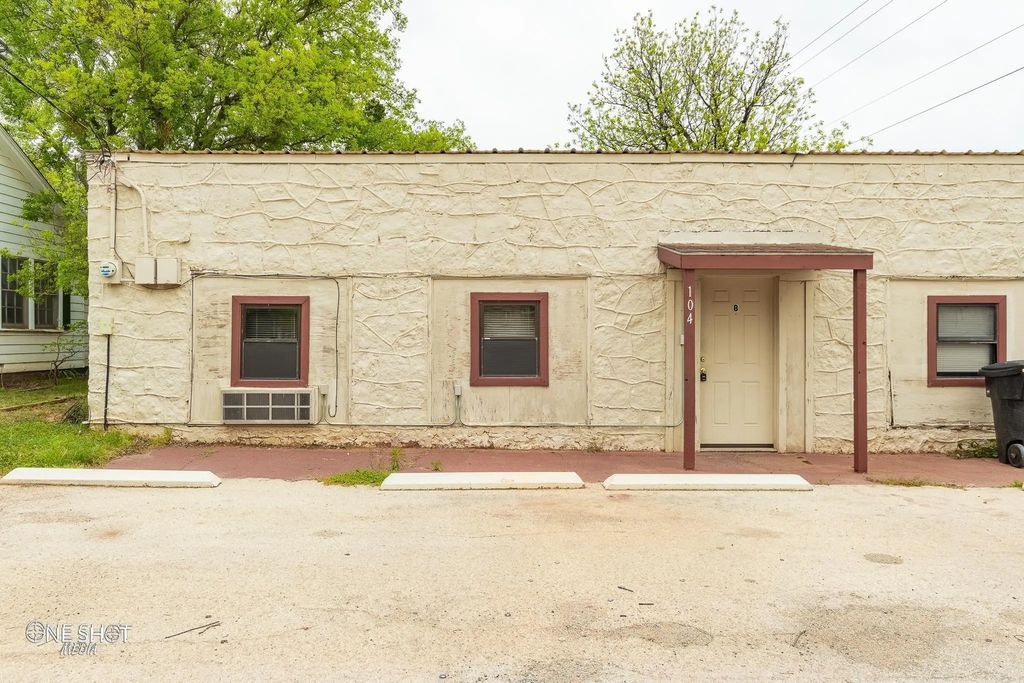 104 College Drive B, Abilene